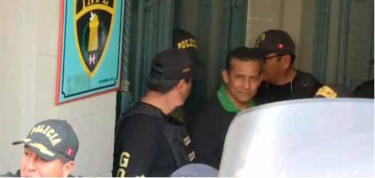 informate_pe's tweet image. #OllantaHumala y #NadineHeredia son trasladados a prisión ► goo.gl/z8N8te