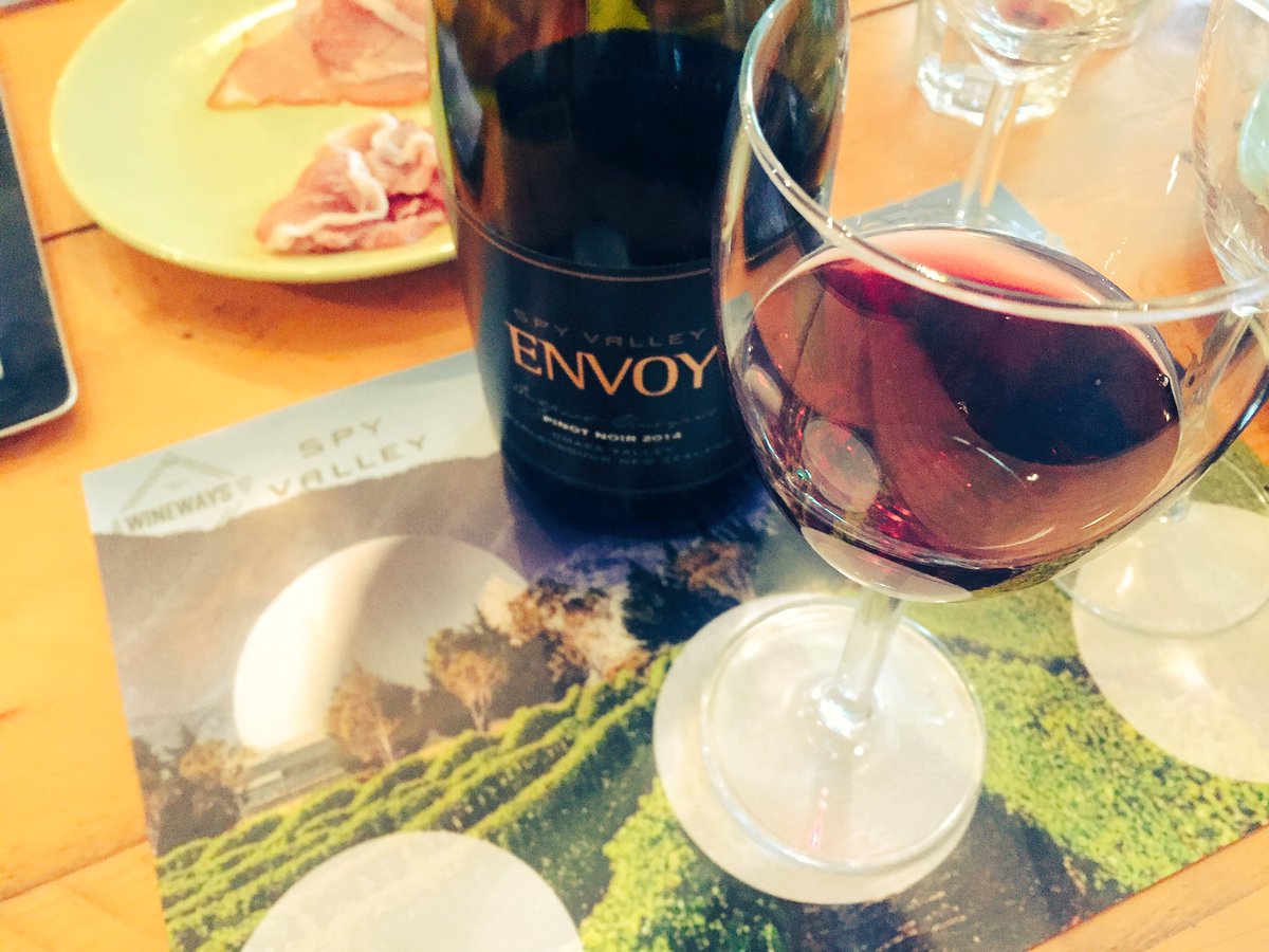 winewayscardiff's tweet image. Beautiful Pinot Noir to finish the evening! 👌🏻🍷 #spyvalley #envoypinotnoir