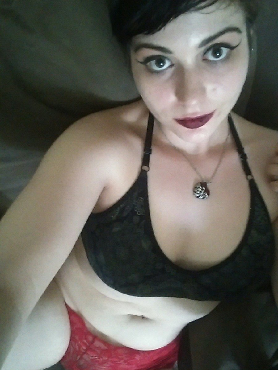 MissIgoraEvol's tweet image. Going to be on #chaturbate soon. I had to reboot my machine #computermodelling