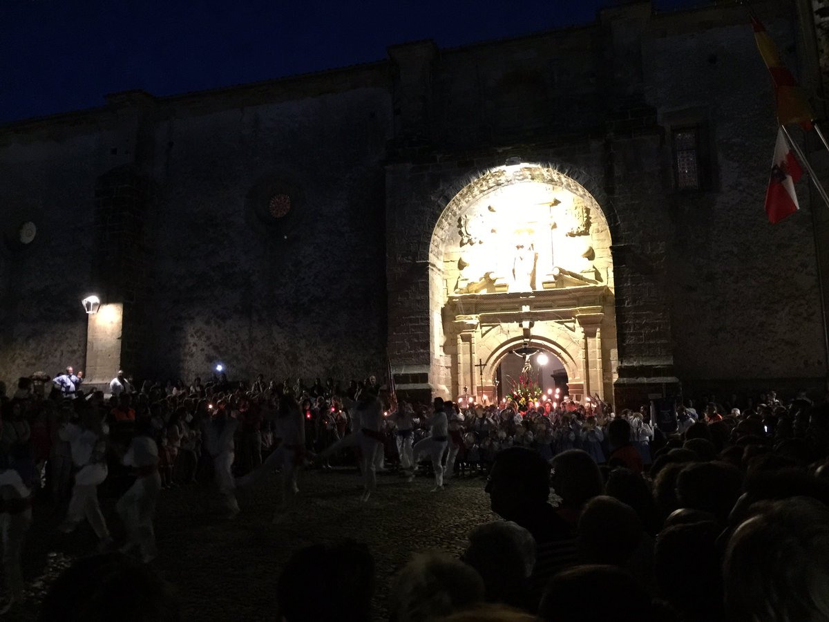 El Cristo de Amparo ya está en la calle!