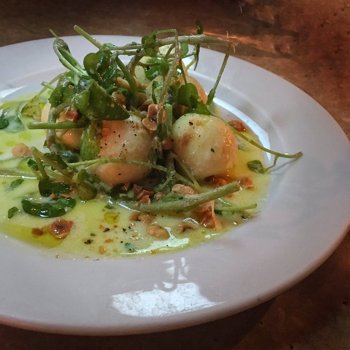 Fabulous food tonight <a href="/Raw_Duck/">Rawduck</a> - these sheep ricotta gnudi with watercress and hazelnuts 💚💚
