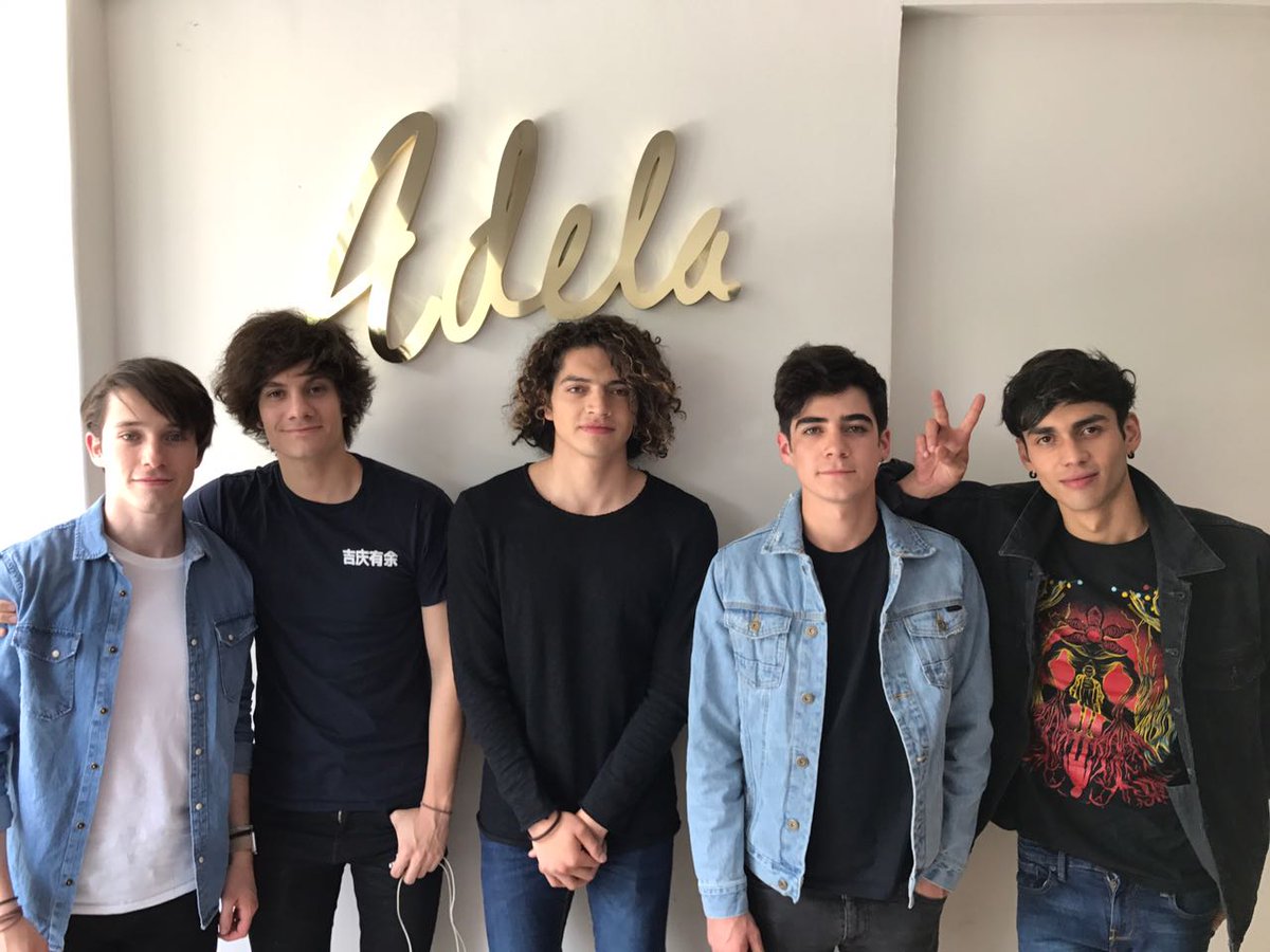 LaSagaOficial's tweet photo. Ya está @CD9 en el set de #SagaLive. ¿¡Ya estás lista para la transmisión #EnVivo!? Conéctate en https://t.co/fjLDYNWGuw https://t.co/XFvYHQLeTI