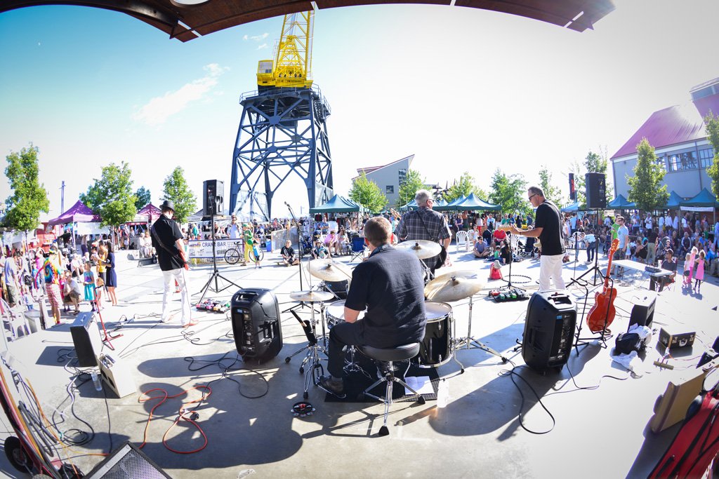 Fridays + 5-10PM = #ShipyardsNightMarket. Yeah! Food Trucks, Fun & Entertainment. See you there. #NorthVan https://t.co/PaBem2ogTt