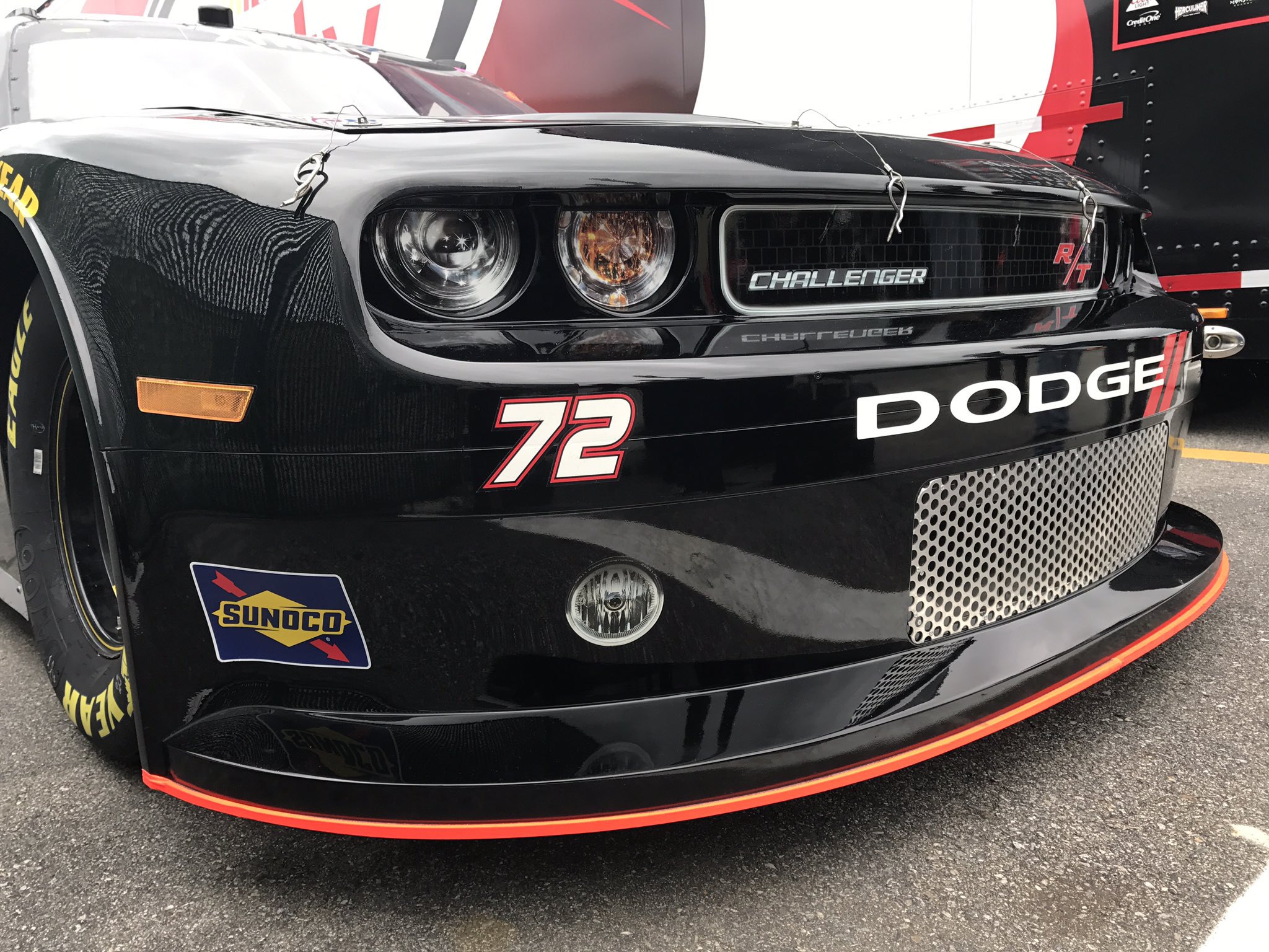 DEua4L8VoAAzHru.jpg:large