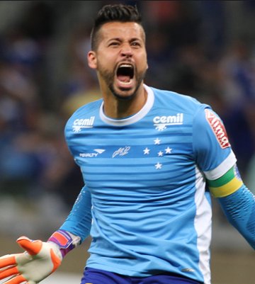 sportv's tweet photo. Disputa 4: quem é o melhor goleiro do Brasil? 

RT = Victor 🔃
Curtir = Fábio ❤️

#NossoFutebol https://t.co/O9lPOuxbkv