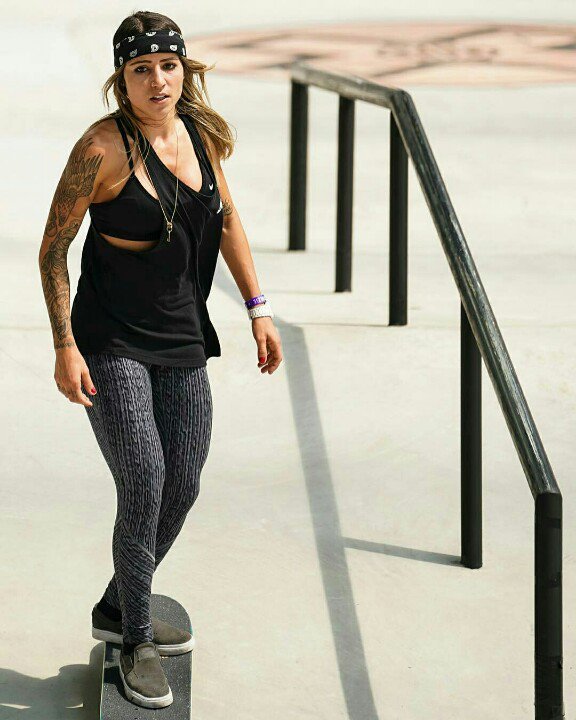 FCBufoniii's tweet photo. @LeticiaBufoni musa  linda que horas vai passar você competindo aqui no Brasil?boa sorte viu https://t.co/vL464bunD3