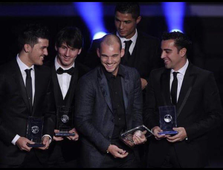 Hangi kafayı yaşıyorsun Özbek , ne kullanıyorsun da bu adamı gönderiyorsun... futbol bilgin mi var senin yeter ya #TudorÖzbekDurmasın