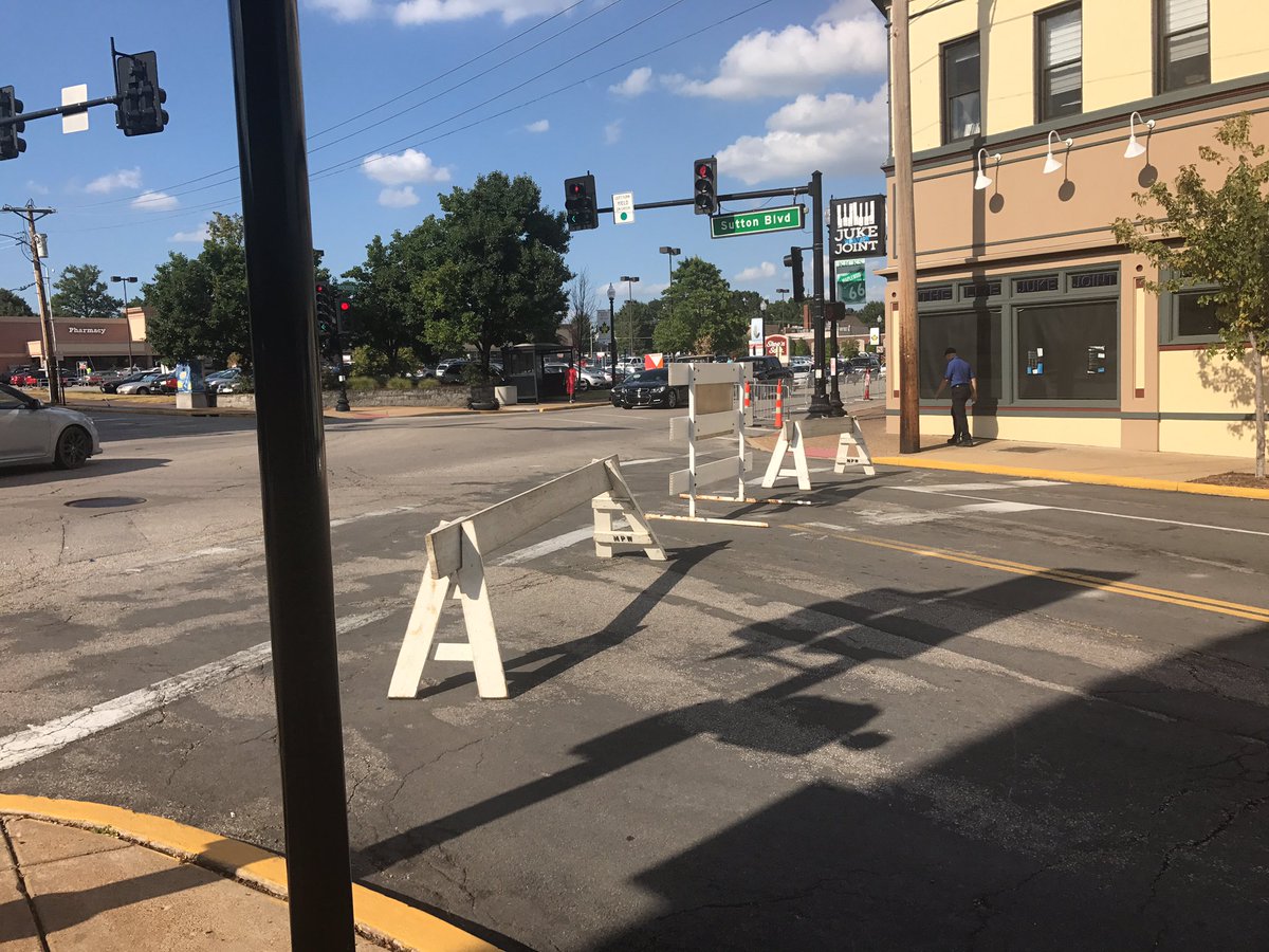 seeninmaplewood's tweet photo. Blocked streets. It must be time for anothe #mplwd festival. #letthemeatart https://t.co/ZFZ4Iy5jMy