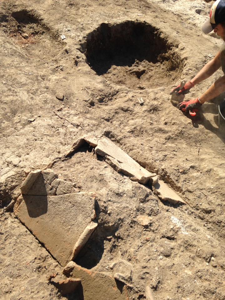 DiggingVada's tweet photo. Digging another tomb. A bit curious? Join us at the 1st Open Day of Vada Volaterrana! July 15th, 10am/1 pm and 4.30p.m./8 pm. diggingvada17 https://t.co/JNGgVg6aGh