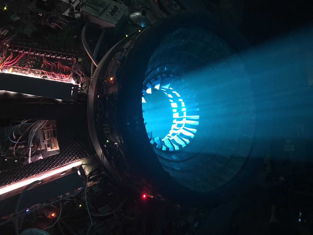 TerryMatalas's tweet photo. Goodbye, old girl. #12Monkeys https://t.co/KotlMcC7Vh