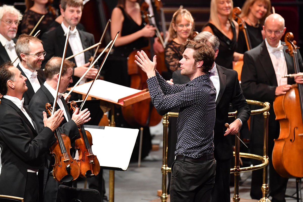 bbcproms's tweet photo. 📸: Edward Gardner conducted the @BBCSO in a spectacular First Night of the #BBCProms https://t.co/nAsiWbdYTR