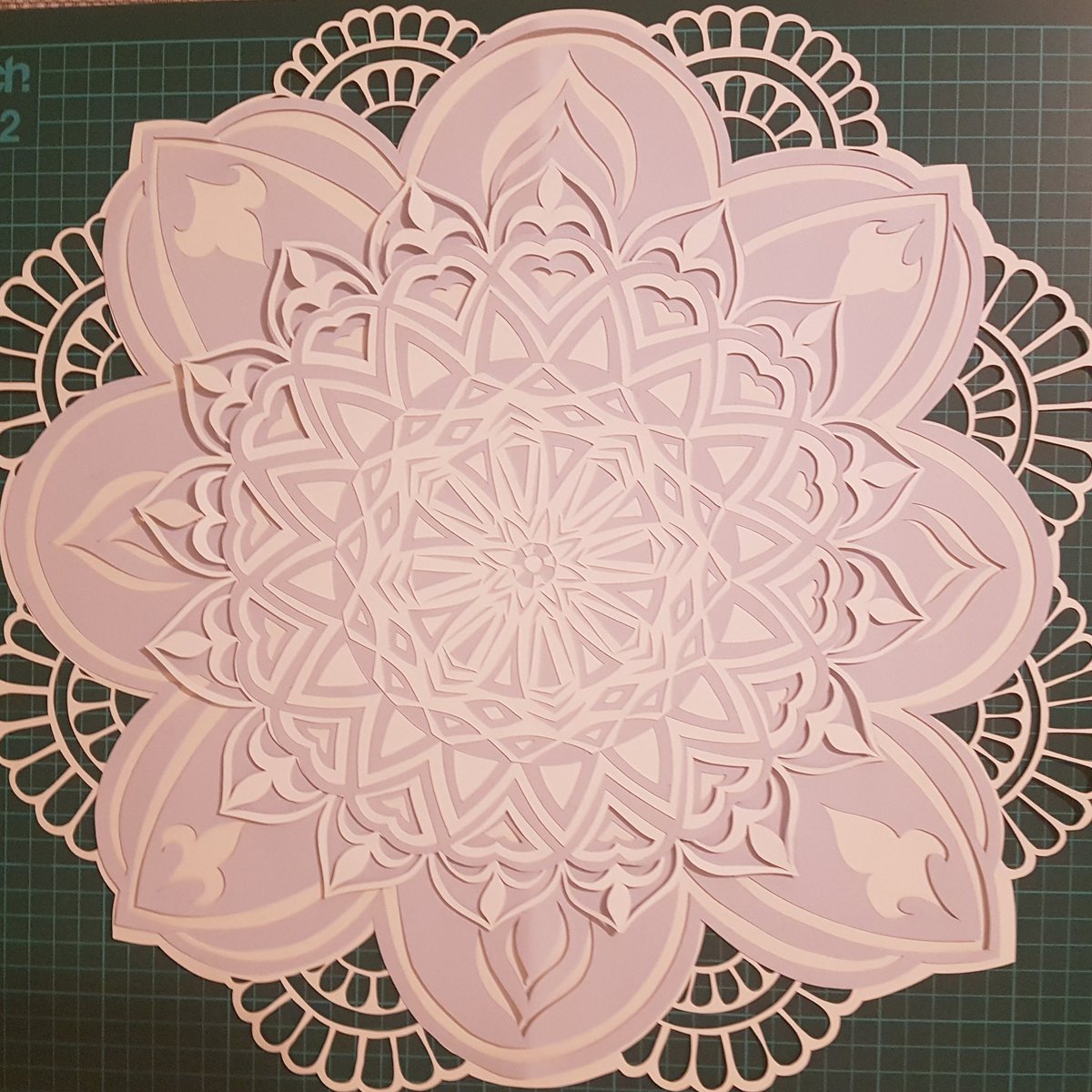 TraceyLouiseArt's tweet photo. #wip #abstract #papercutting #paperart #papercut #mandala #originalart #drawing #artanddesign #geometricart #somethingdifferent #layeredcut https://t.co/D6PQ2TE22O
