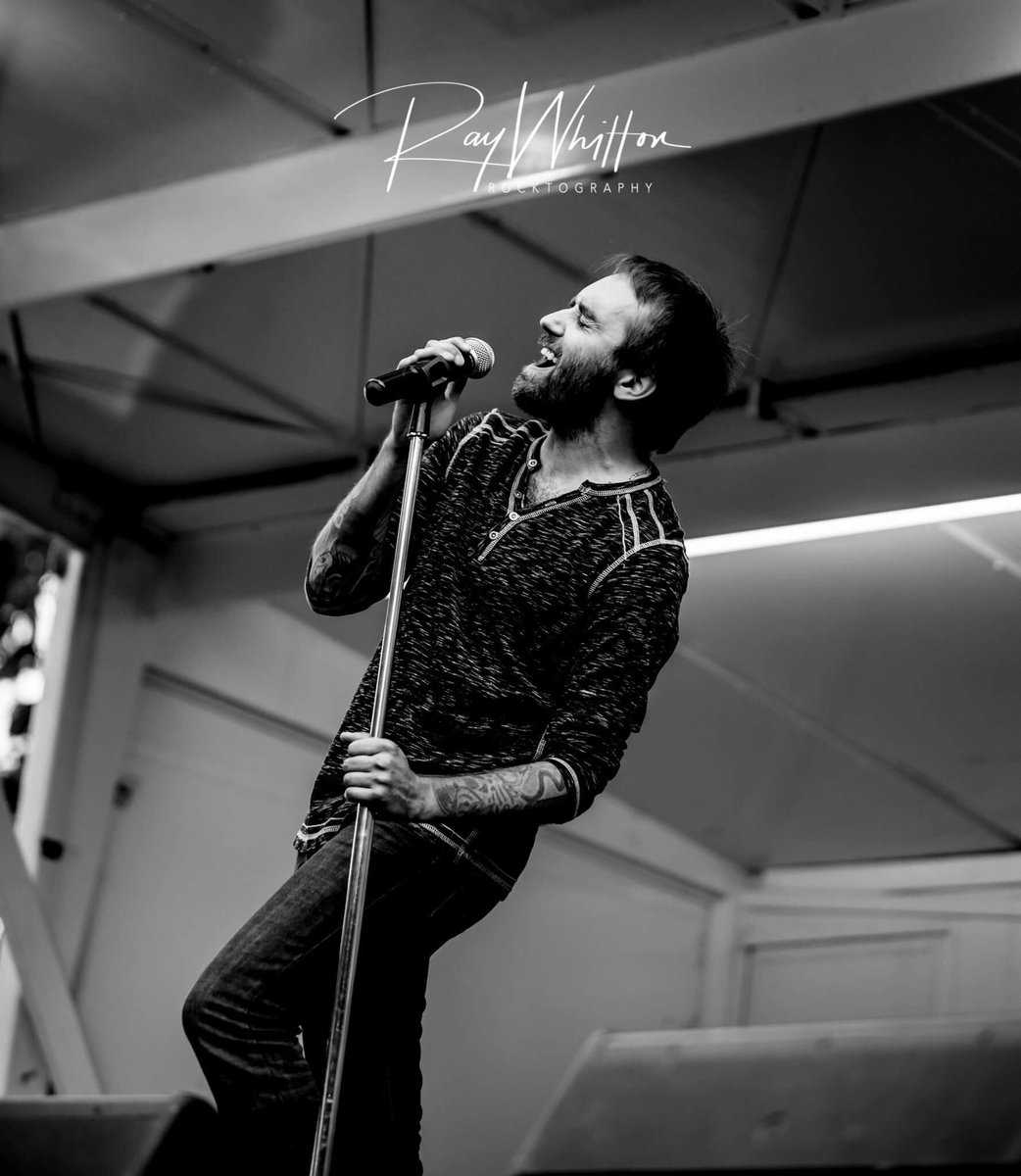 TopherMils's tweet image. Amazing photo from the other night at taste of sask! 🤠 #tophermils #coldone #canadianmusician #canadiancountrymusic #countrymusic