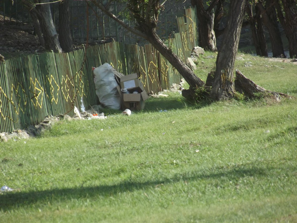 хувийн өмчөө арчилна гэж житэйхэн
хаясан хогоо харин