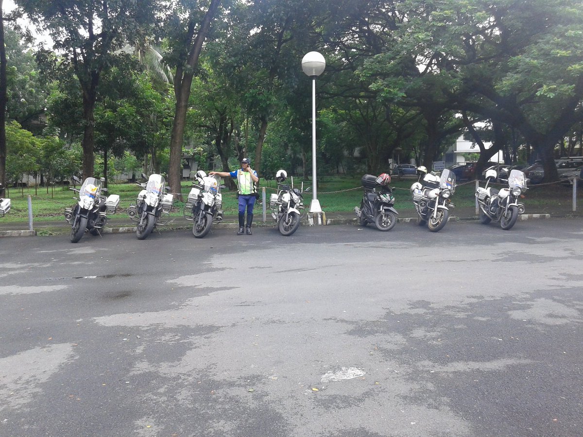 eianneras's tweet photo. Day 2: Standby Motorcycled Unit @ VMMC (NQuad) #MMShakeDrill #MMDA #QC https://t.co/fJuOLjE4gI