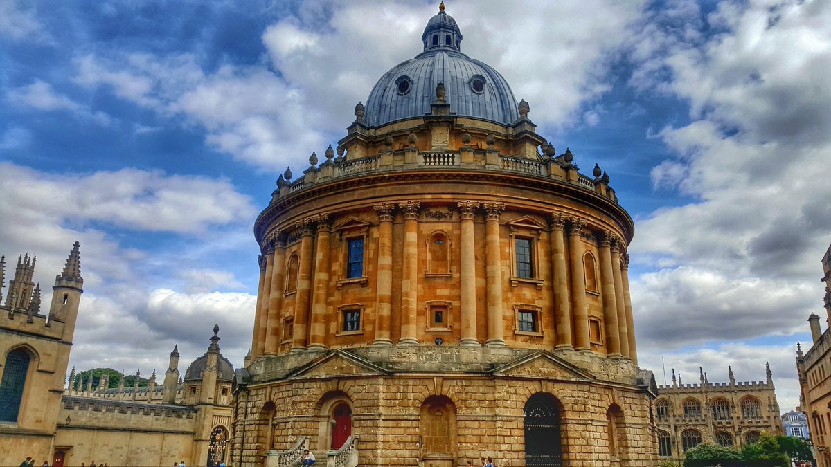 The magestic University and city of #Oxford #radcliffesquare #travel #TravelBlog #discovergirl #misviajesmidestino