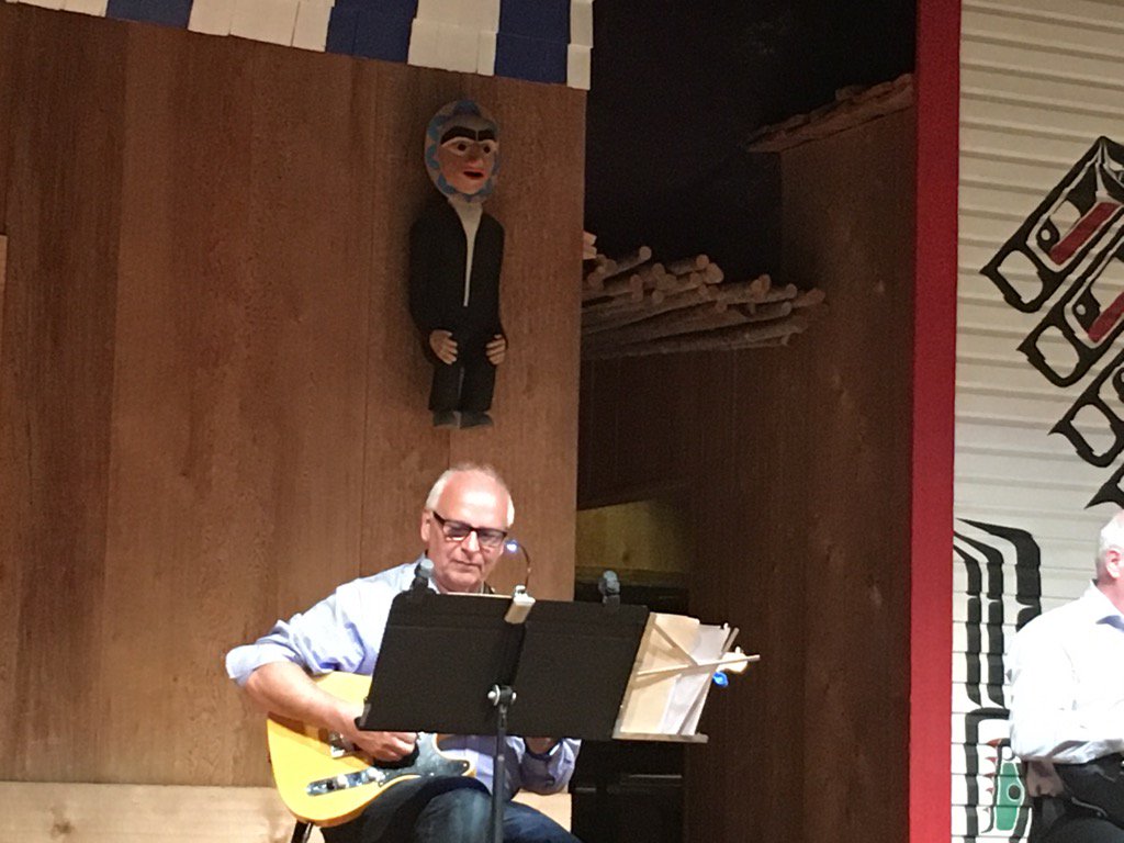 mmahesh1's tweet photo. Dr Battista - gold medal winner of COMP #COMPASM2017 entertaining the attendees at the gala dinner @MedphysCA https://t.co/P0d1QKb8Lz