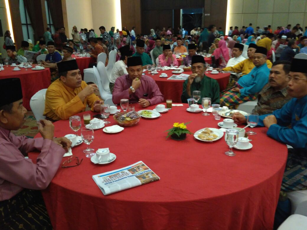 dprdsiak's tweet photo. #Halal bi halal Masyarakat Siak di Pekanbaru yg dihadiri Ketua DPRD Indra Gunawan bersama Bupati dan Wakil Bupati Siak https://t.co/W2QLmEM0IV