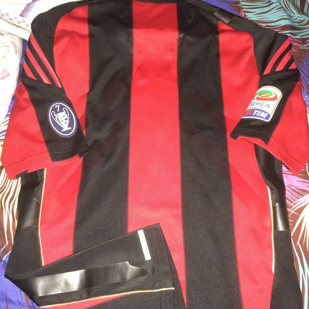 WTS Milan 10/11 Techfit, serie a ori, boh7 remake. Kondisi Mint, wa 081224245500 <a href="/sudutstadion/">[sudutstadion]</a> <a href="/kaenratjoen/">#LelangRatjoen</a>