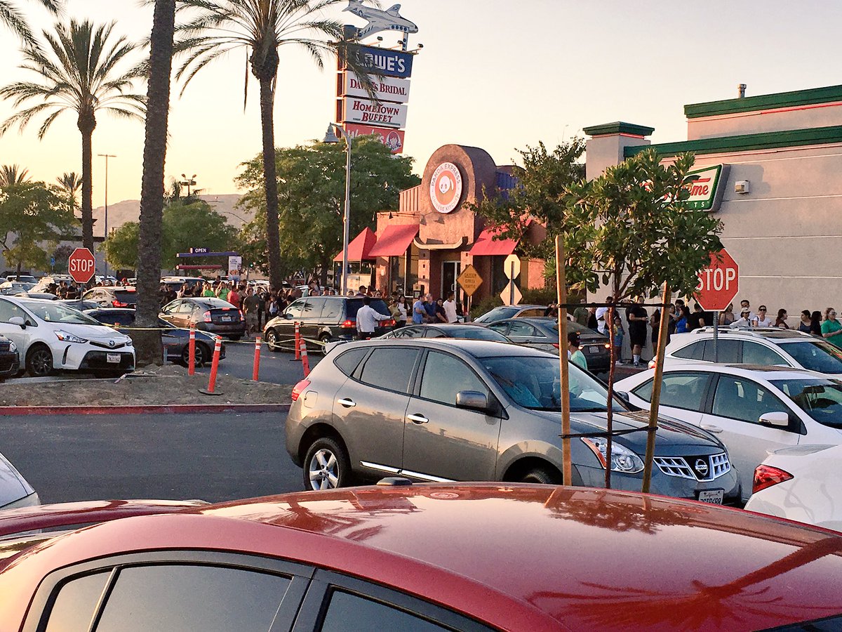 LucieCJohnson's tweet photo. Is #KrispyKreme offering a #fastpass to deal with the madness. This is insaneπ© #donutproblems https://t.co/BTO2RkDNQ6