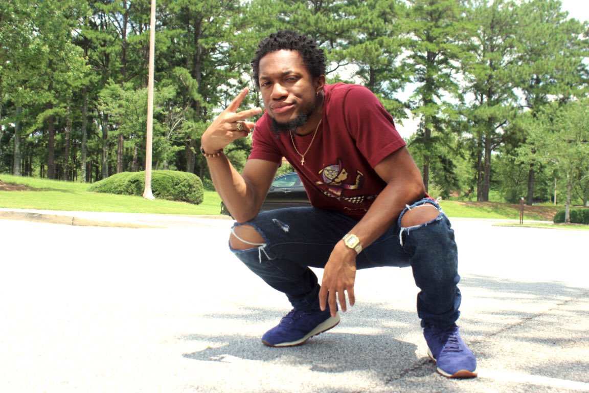 Fred_ET_'s tweet photo. Mini shoot w/ @MacTutmose post-#HipHopAndPoliticsInterview, #DuffBash x Interview mashup vid soon come. #ETSZN π½#GGAFWOSI!π #4rfQ https://t.co/CUfUX45X3z