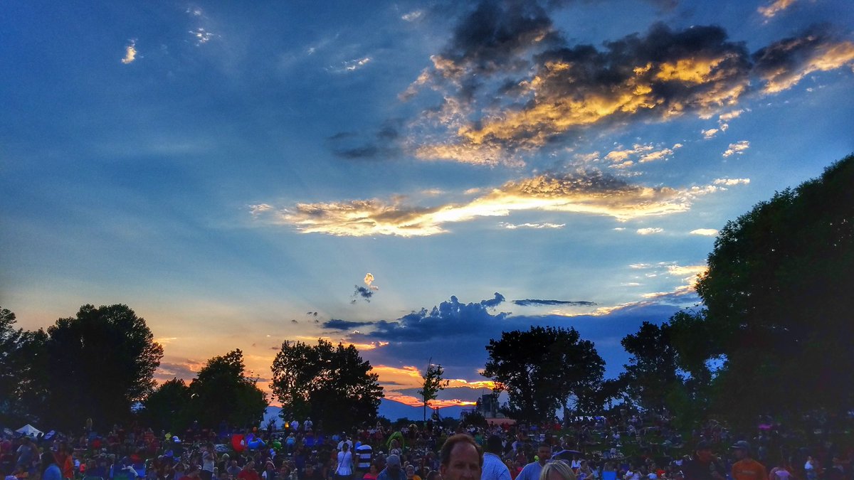 dannahyer's tweet photo. @drapercity #drapernights #sunset @clints42064 @UtahWxMan @weathercaster @WeatherNation @NWSSaltLakeCity @lindsay_storrs @ChaseThomason https://t.co/EOeMyhP13b