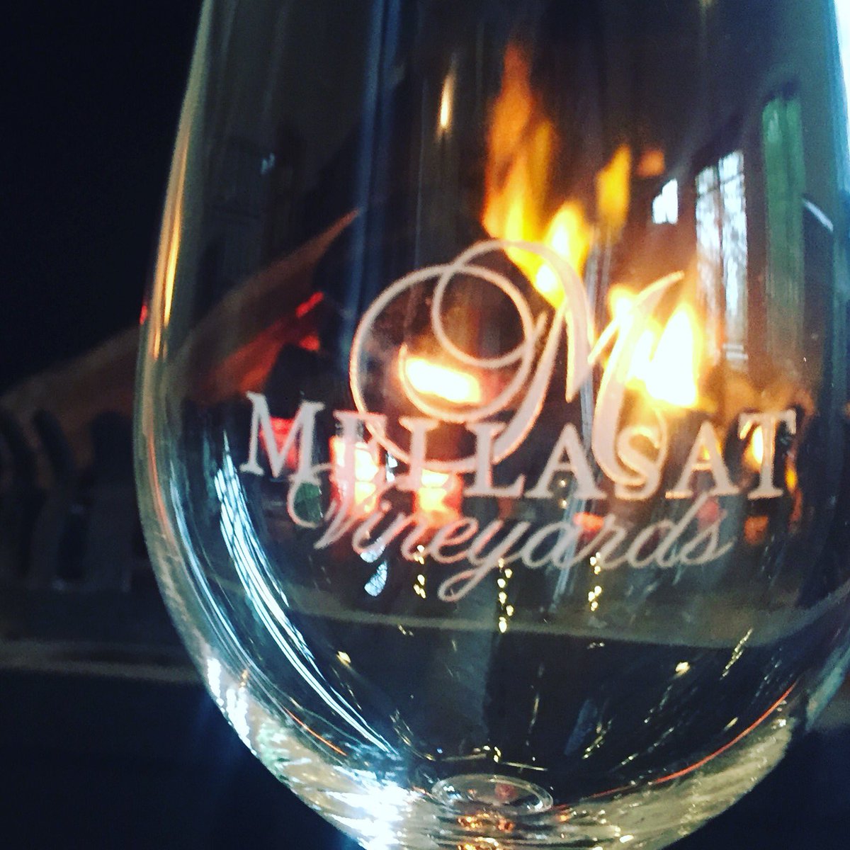 Cold,wet and rainy weather always calls for a glass of wine!! #mellasat #homeofthewhitepinotage #burgers&wine #proepaarl #paarltourism