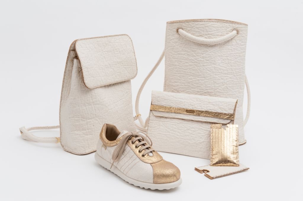 sparesnacks's tweet photo. Leather made from Pineapple, yes you did hear that right @pinatexOfficial turns them into a #sustainable alternative https://t.co/VD0BVBjdjH https://t.co/Sz9dbMNj8t