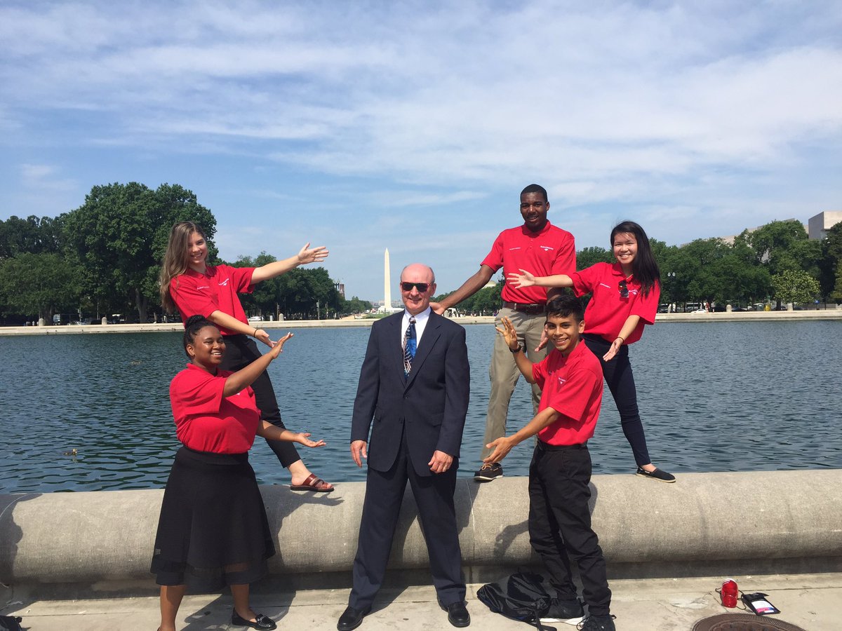 SamOwusuSL17's tweet photo. #BOAStudentLeaders #Chicago spending a day on the hill with my Chi-Town people! https://t.co/eu1p3rHcSj