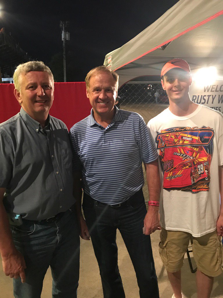 ScottHandlos's tweet photo. Awesome night @bestdirttrack during @WoOLateModels got to meet my fav nascar driver @RustyWallace https://t.co/ODXbBnDQdy