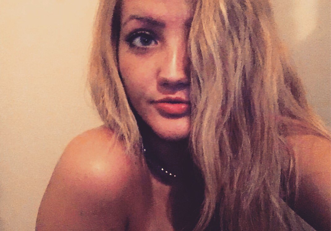 alexisxxx219 tweet picture