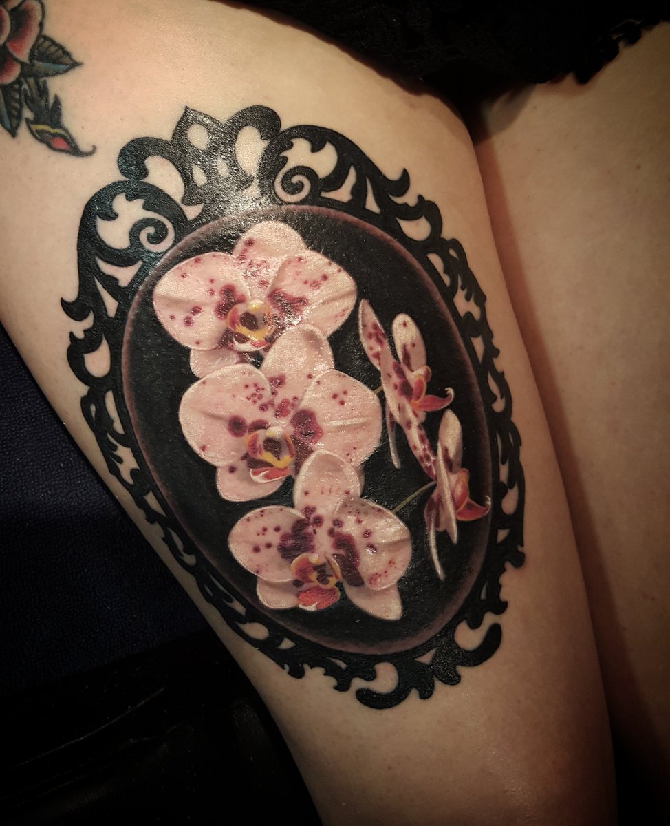 DeathZombieAlex's tweet photo. Orchids! I love doing realism! https://t.co/wgtx9877uJ