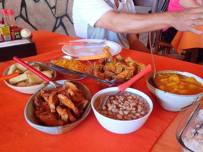 山田英春 ブラジル カピバラ渓谷 料理は何を食べても旨い 干した牛肉 鶏肉や羊肉の煮込み 煮豆 カボチャの似たもの キャッサバ マニオック そして米