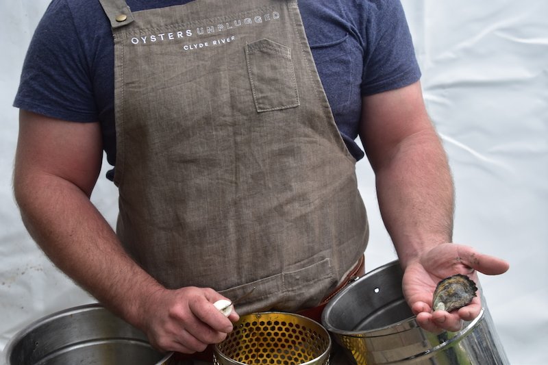 how to shuck an oyster @SBS_Food ow.ly/67Q830dEsmM <a href="/AustOysterCoast/">Aust. Oyster Coast</a> <a href="/destinationnsw/">Destination NSW</a> #visitnsw #newsouthwales