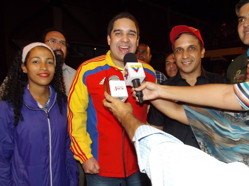 PONTEpilasSUCRE's tweet photo. #SUCRE | Nuestro Gobernador @EdwinRojasM junto a los Candidatos a la #Constituyente. #VenezuelaVotaEn15Días. #SucrePotencia. #PONTEpilas. https://t.co/NtgoKOMT4Z