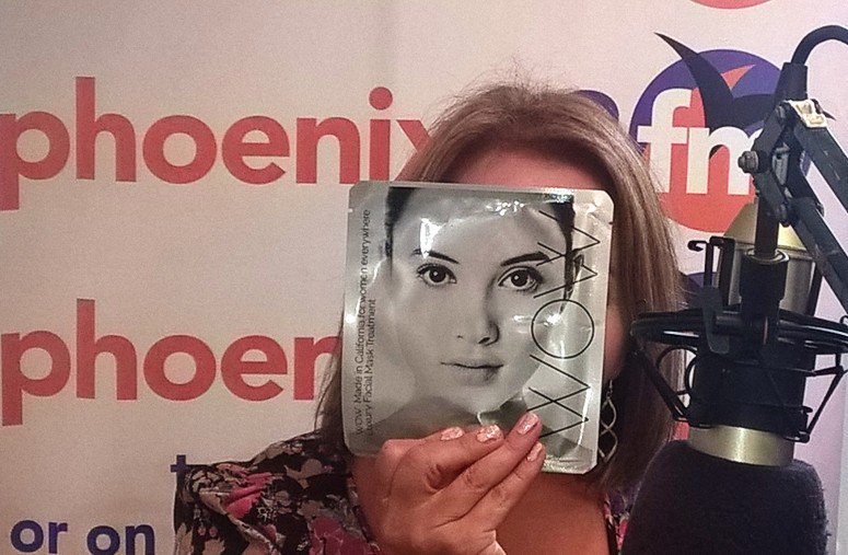 JustJennyEssex's tweet photo. @Ticktoxdetox @HyalualUK @luckybitches @phoenixfm #JustJennyFromTheBlog #Radio #WOWMask #HyalualUK Best face mask! #CollagenMask 😜 https://t.co/OtZJDKaBfU