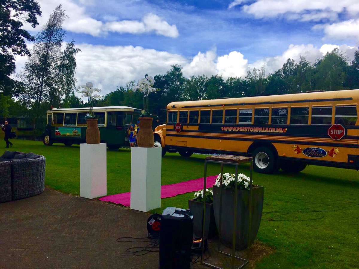 RestaurantFox's tweet photo. We gaan op reis! #Fox #weddingexpress ism @Nostalgischrijd https://t.co/4m5WZAu2lo