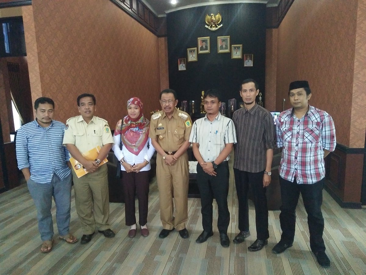 KpuSinjai's tweet photo. Rapat koordinasi KPU Sinjai dengan Bupati Kab. Sinjai , terkait dengan persiapan NPHD pilkada serentak 2018. (Tanassang, 11/7/17) https://t.co/OYzVVBIex9