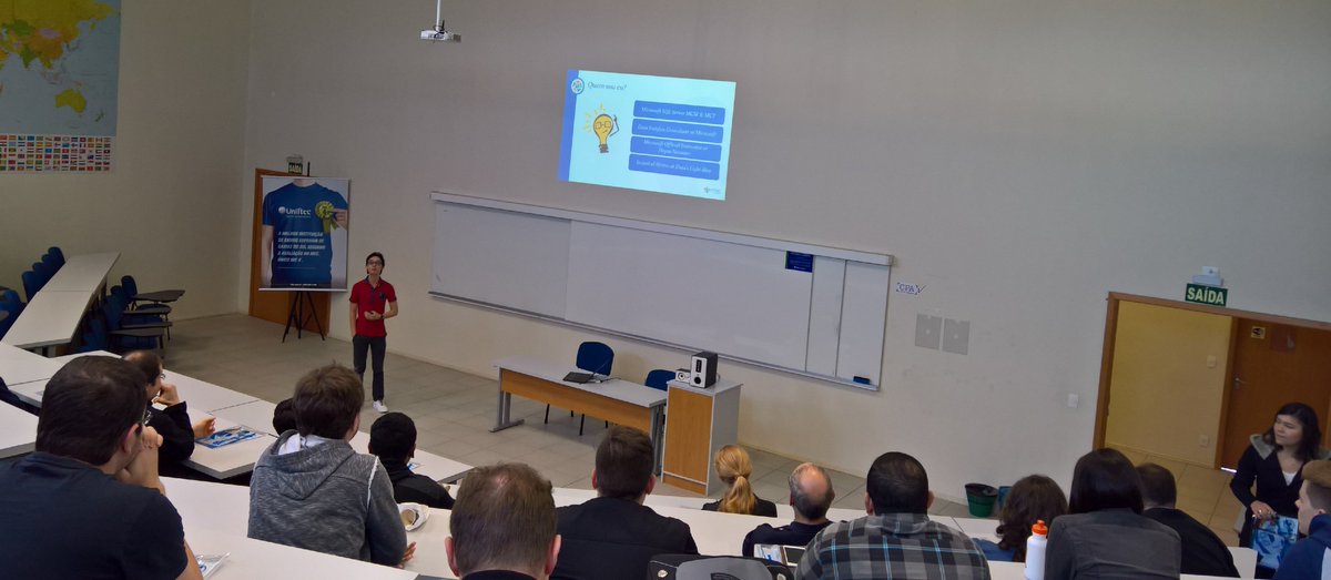 SQLCrespi's tweet photo. @arthurjosemberg palestrando sobre #PowerBI no #SqlServerRS https://t.co/t1mETM7k0n