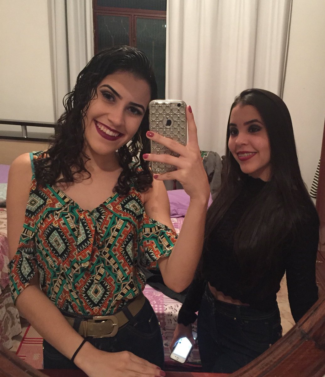 _biiamarques's tweet photo. É hoje, te desejo tudo de bom, muito dinheiro, felicidade, JUÍZO, vários boys, e que esse dia seja repleto de alegria e surpresas🎉❤️#Isa15 https://t.co/jdTVnyIZ2m