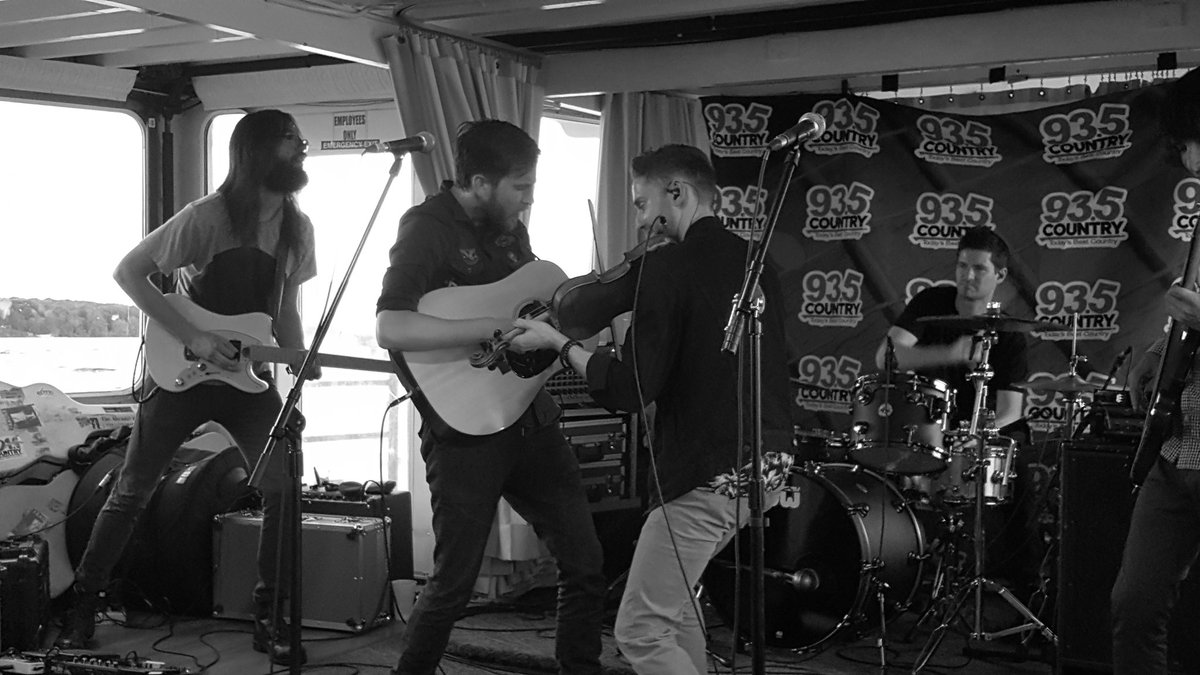 SkyeJackson1's tweet photo. I had a blast on the Country 93.5 Cruise with @TheAbrams!! #1000Islands #SpendYourLifeWithMe https://t.co/Z9dWRLR8BU