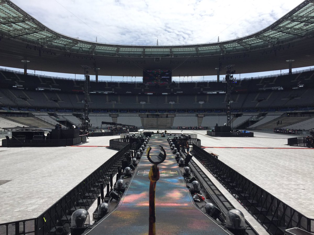 coldplay's tweet photo. Bonjour @StadeFrance! A #ColdplayParis https://t.co/NAMaF0Cn93
