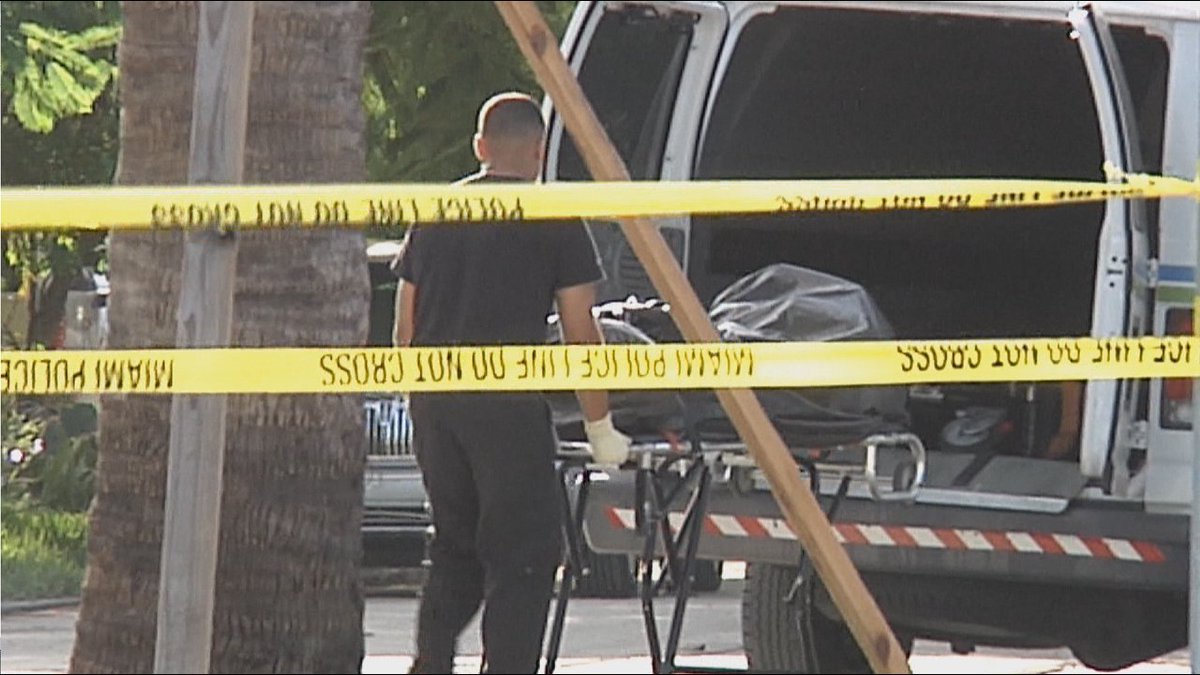 Woman killed in Miami's Coral Way neighborhood, police say. She was wearing a gold necklace bit.ly/2uujJ2K https://t.co/3hTCDfRUtc