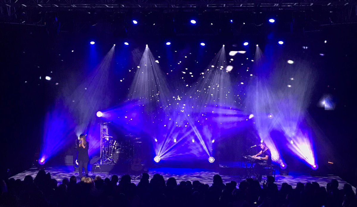 vanesamartin_'s tweet photo. El Hierro, Gracias por una noche llena de #Complicidad, por tener una isla tan bonita y por esas ganas de #Munay Disfrutamos mucho!! https://t.co/IOAqaY1bJT
