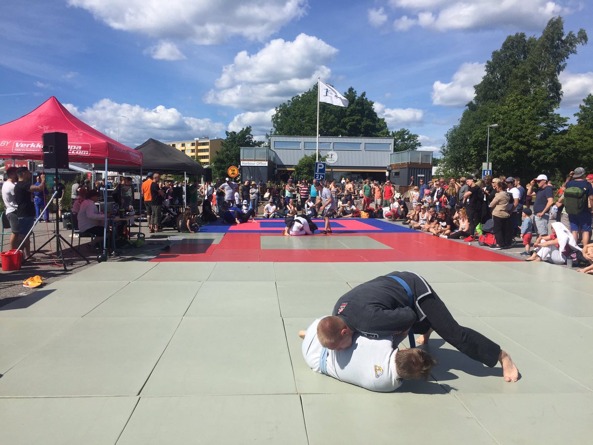 AnneIsoaho's tweet photo. #hanko #bjj #summerfight #sun https://t.co/JOsTEWbIGj