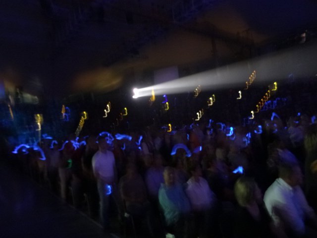 Elisa2Diamond's tweet photo. @NDiamondFansDE @NeilDiamond Some blue things in Munic 2015 https://t.co/HkeuoQgfnr