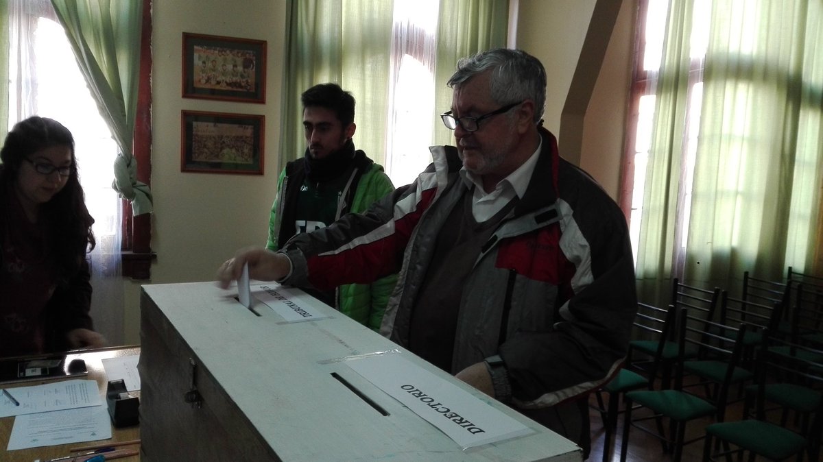 CorporacionSW's tweet photo. Socio #41.756 don Carlos Castillo fue el primero en decir: ¡#YoVotoCSW! https://t.co/yLTyZTfEIp