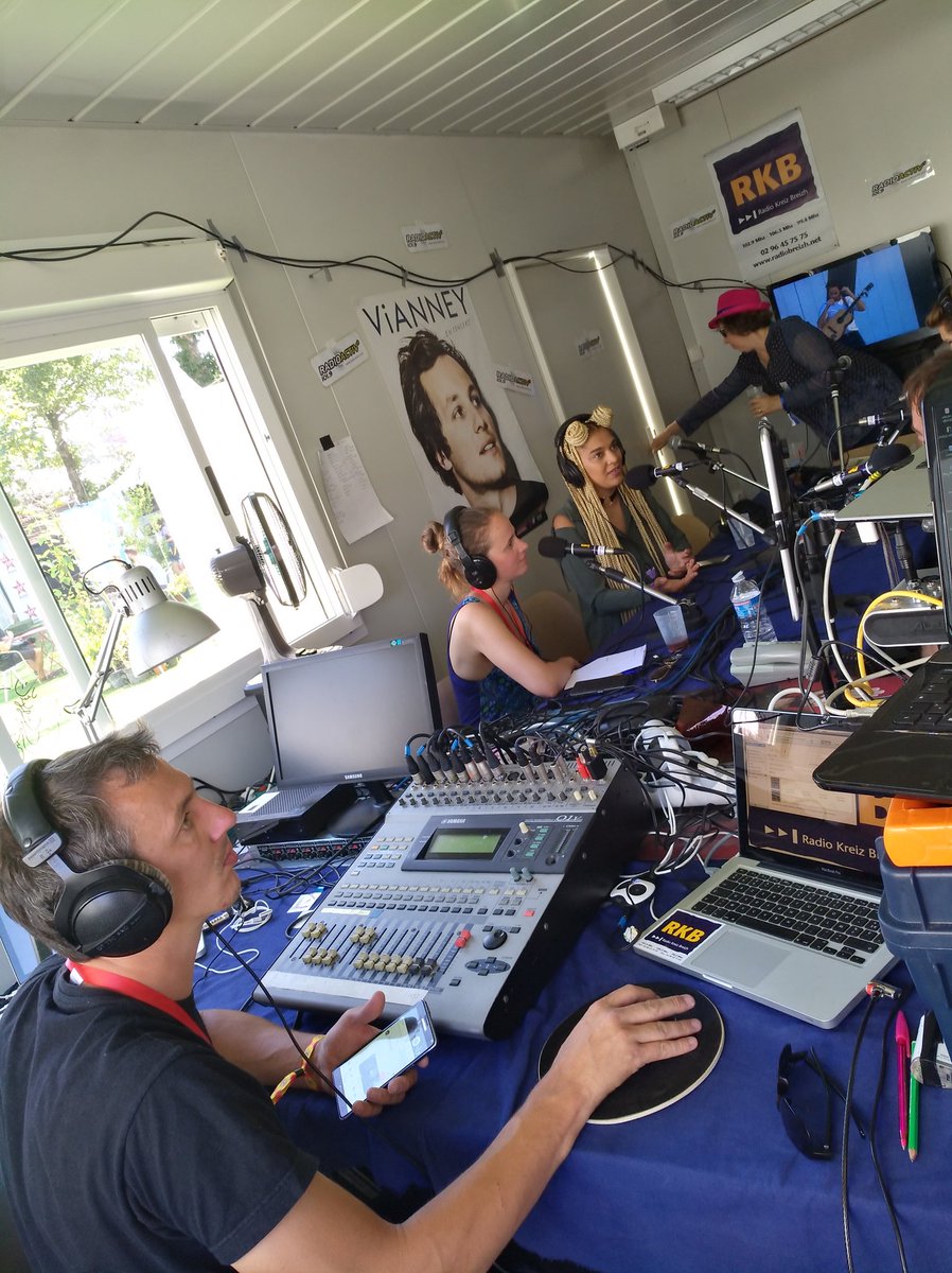 MailRadioactiv's tweet photo. #Songe en interview sur le plateau @Charrues @FERAROCK #charrues17 https://t.co/HXjq7gTMdo