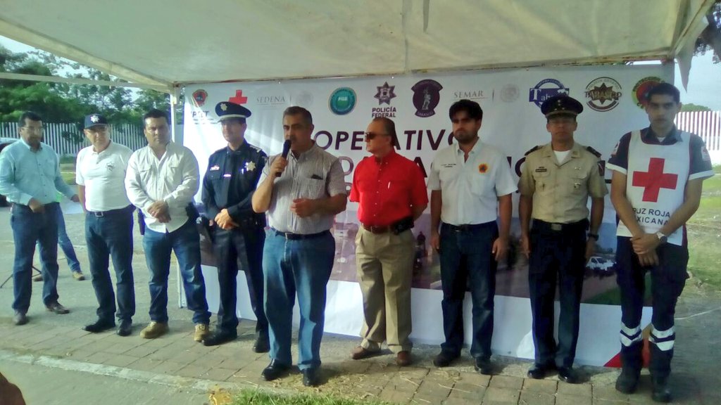 SSPCTabasco's tweet photo. Asiste #JCVG a banderazo de salida del Op. Temporada Vacacional de Verano 2017, participan fuerzas de seguridad federal, estatal y Mpal. https://t.co/8h09JkKLu5