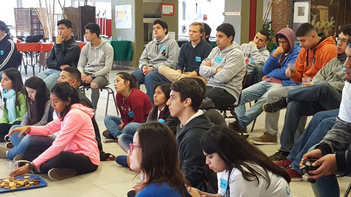 LiderAr_'s tweet photo. A pleno escuchando la atrapante historia de #FundaciónEspartanos . Rugby, pasión  y transformación 🏈😍 https://t.co/fxX1Qa2Yar
